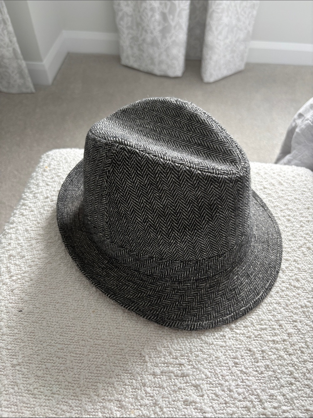 le chateau Black and Gray Herringbone Fedora Hat